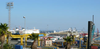 Marcha lenta de camioneros en Barcelona