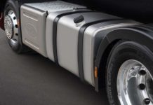 Ayudas insuficientes por la subida del carburante La nueva distancia entre ejes, disponible en el F-MAX, de 3,75 metros se aprovecha para ofrecer depósitos mayores de gasóleo con 1.350 l de capacidad total.