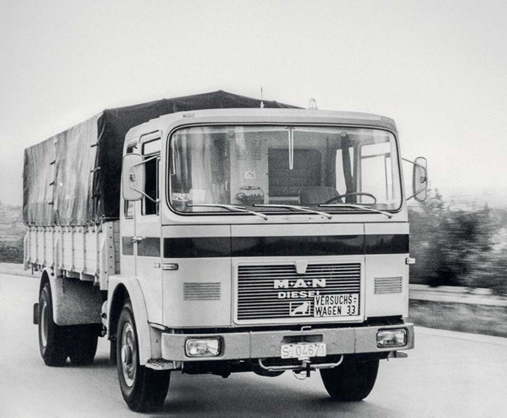 1971 MAN realiza sus primeras experiencias en pista cerrada de un camión sin conductor humano a bordo.