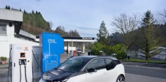 Repsol e IBIL desarrollan la primera estación de recarga con almacenamiento de energía Repsol e IBIL desarrollan una estación de recarga