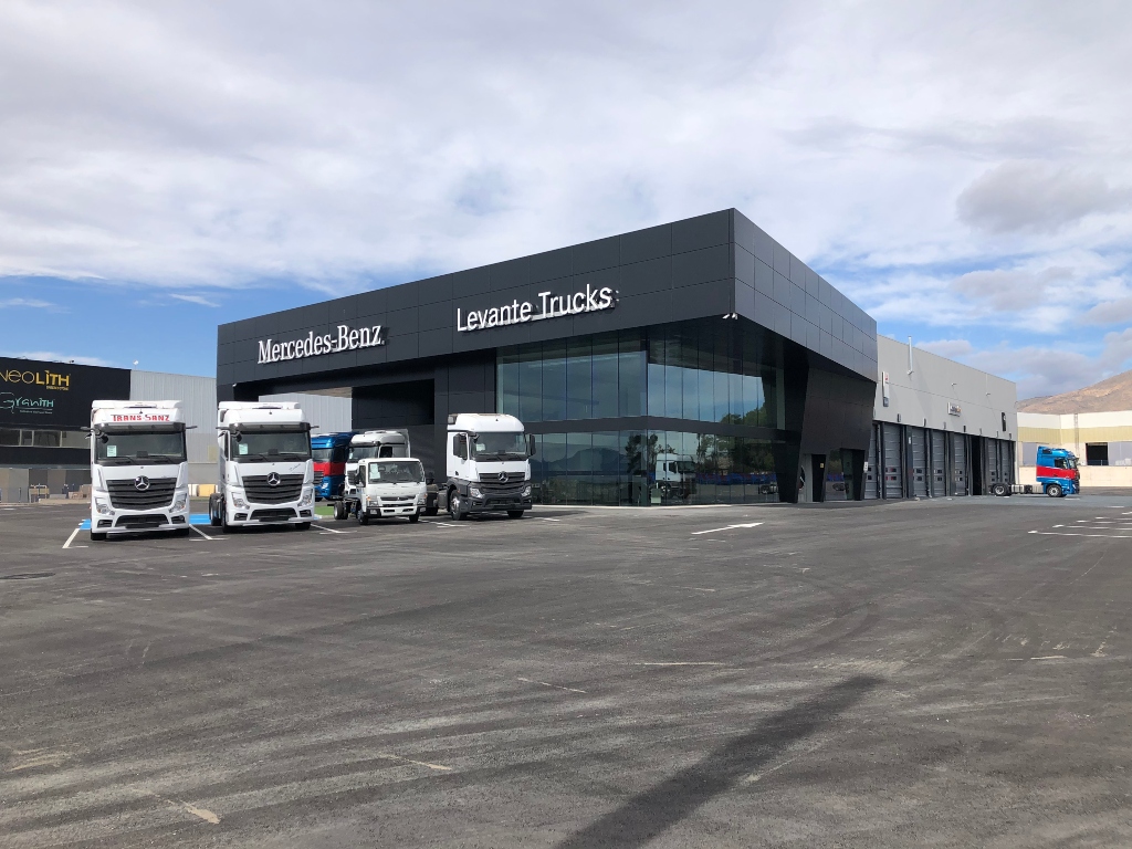 Levante Trucks inaugura un centro Mercedes-Benz