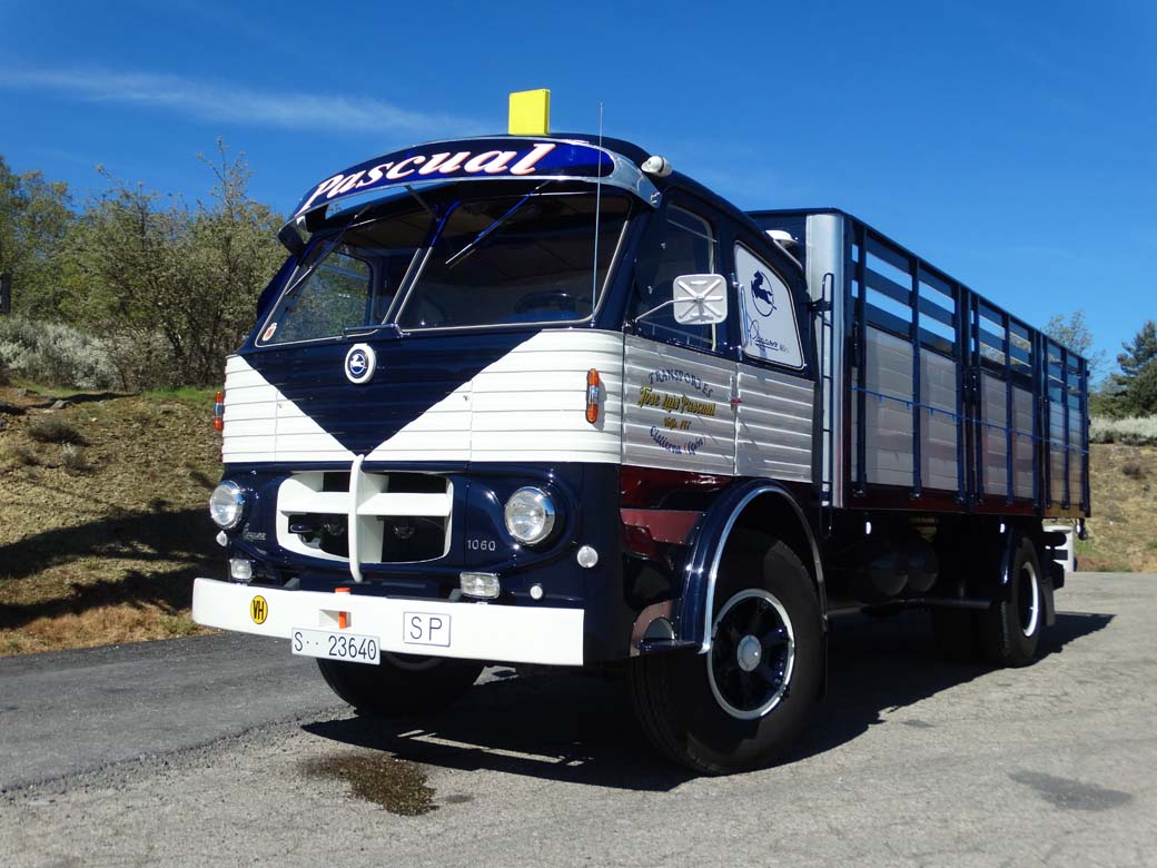 El camión Pegaso 165, modelo 1060, de dos ejes podía llegar a las 20 toneladas de PMA.