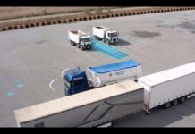 Aparcamiento autónomo experimental Ford F-Max maniobra L marcha atrás Aparcamiento autónomo experimental, El Ford F-Max realizala L marcha atrás sin intervención humana.