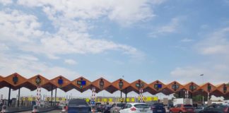 ¿Final de los Peajes en España o 19 céntimos por km? La última jornada de cobro en el Peaje de la Ap2 en los Monegros fue de máximo tráfico.