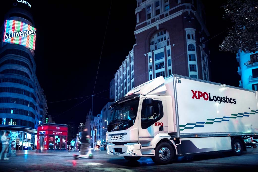 XPO Logistics utiliza un Volvo FL Electric con 8 toneladas de carga útil en una ruta nocturna diaria de reparto con 150 kms de recorrido.