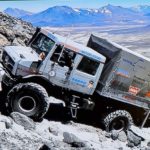 Aquí vemos el camión Unimog 4X4 que obtuvo el récord de mayor altitud sobre el nivel del mar en los Andes.