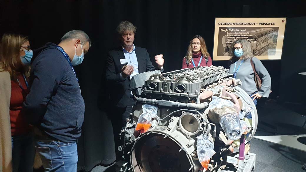 El motor 13 litros del Scania Super es totalmente nuevo y se ha llevado buena parte de los 2.000 millones de Euros invertidos por la marca en este lanzamiento.