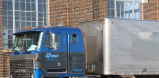 Mack chato el camión americano ¿Más europeo? 1ªparte Tractora Mack de la serie Ultraliner, último Cabover de la marca destinado al transporte pesado de larga distancia.