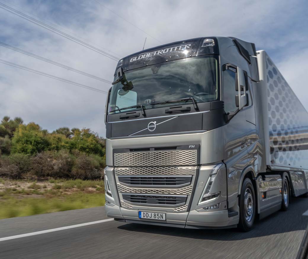 Los recientes cambios introducidos por Volvo Trucks en su serie FH I-SAVE sitúan a este camión de 460 CV en un excelente nivel de consumos. Es el segundo mejor clasificado en nuestro ranking de camiones eficientes, obteniendo una cifra por debajo de los 25Lts/100 kms.