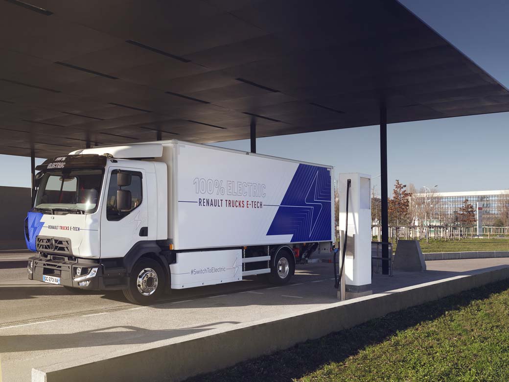 Un aspecto clave en la operación diaria con camiones eléctricos es el asesoramiento que Renault Trucks ofrece para planificar la ruta según la necesidad de recarga de cada cliente y su tipo de trabajo.