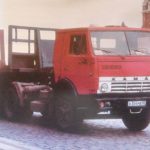 Kamaz camiones militares Esta imagen tomada en los 90 muestra una tractora Kamaz 6X4 que acaba de descarga material de construcción en la Plaza Roja de Moscú.