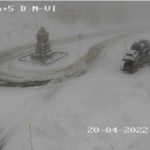 Nevadas en ruta alerta para el transporte Imagen de la DGT en la mañana del 20 de Abril Alto del León N-VI