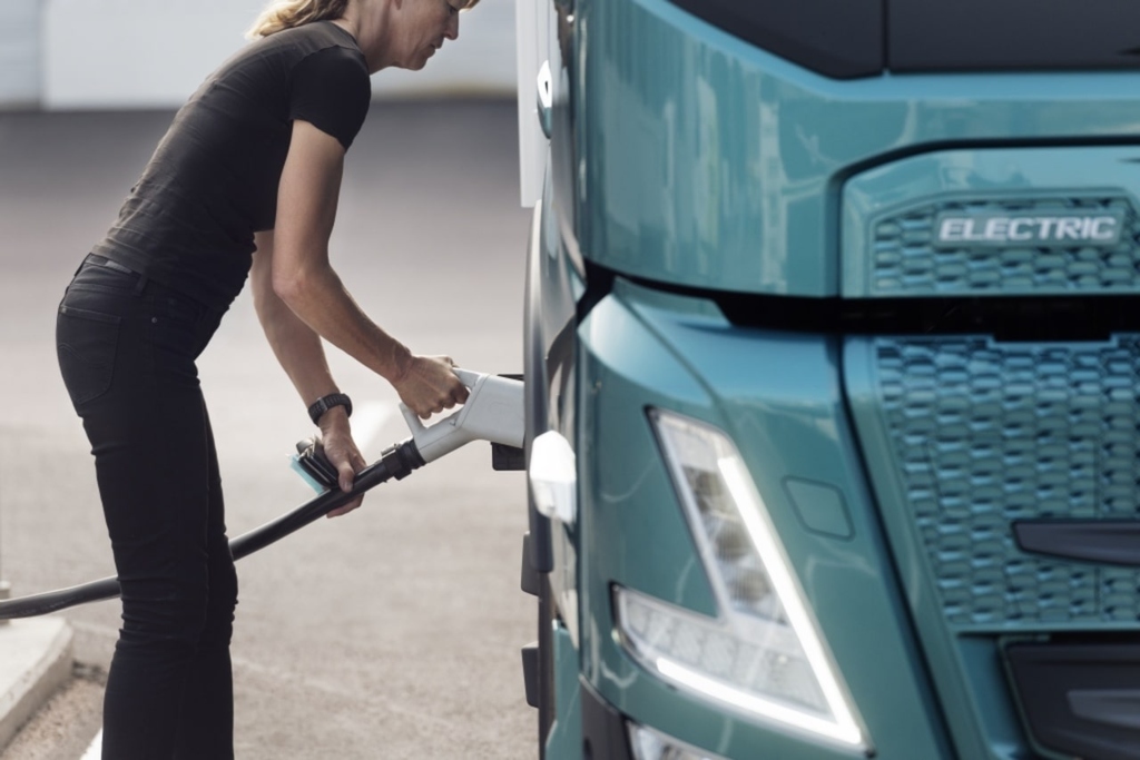DHL y Volvo Trucks inician una colaboración