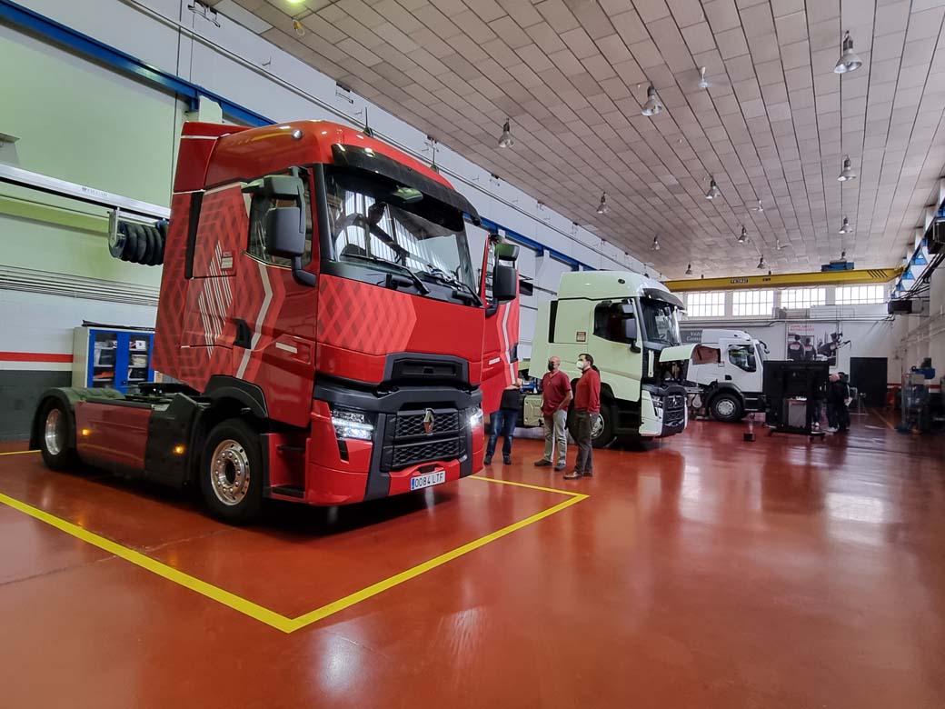 En el centro de formación técnica de Renault Trucks se nos ha mostrado la tecnología que equipan sus camiones de la Serie T Euro 6 2022.