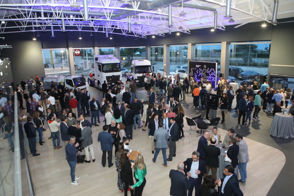Mercedes-Benz inaugura un nuevo concesionario