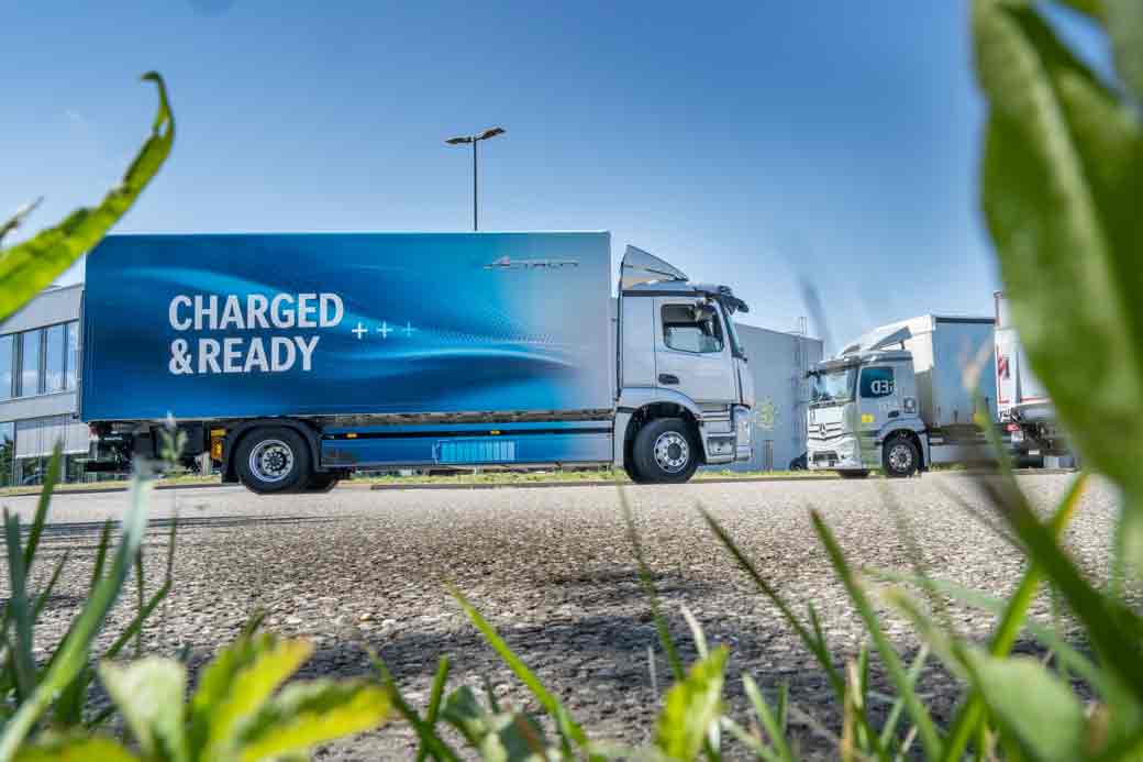 Mercedes Benz trucks ya ofrece el eActros eléctrico con entre 300 y 400 kilómetros de autonomía.