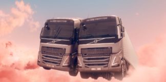 Dos camiones Volvo se enamoran Dos camiones Volvo se enamoran