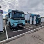 Camiones eléctricos Volvo Trucks ya en España La zona de cargadores eléctricos Ionity del Circuito del Jarama tiene capacidad para la demanda de energía de la gama pesada Volvo Trucks Electric, otro tema resulta su accesibilidad para un 40 T.