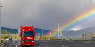 Prueba Turbocompound DE13 480 Renault Trucks T Energy 10 El Renault T 480 con motor DE13 Turbocompound dispone del par motor máximo líder en su categoría, 2.700 Nm.