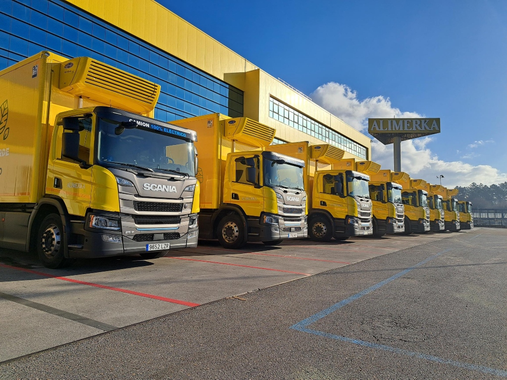 La cadena de supermercados Alimerka cuenta con camiones híbridos y eléctricos 100 por 100 en su flota, mayoritariamente Scania.