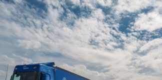 Primer duotráiler de Scania con e-fuel Primer duotráiler de Scania con e-fuel