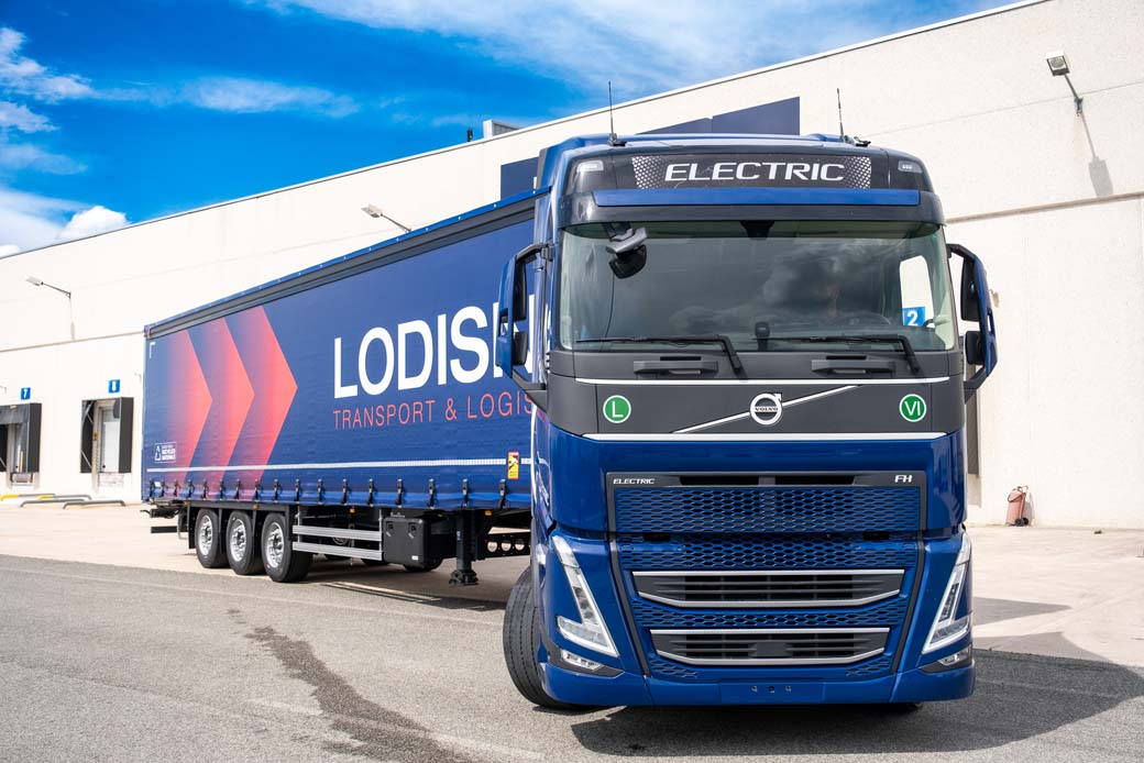 Lodisna incorpora una tractora FH Electric de Volvo Trucks en su ruta Zaragoza Madrid.