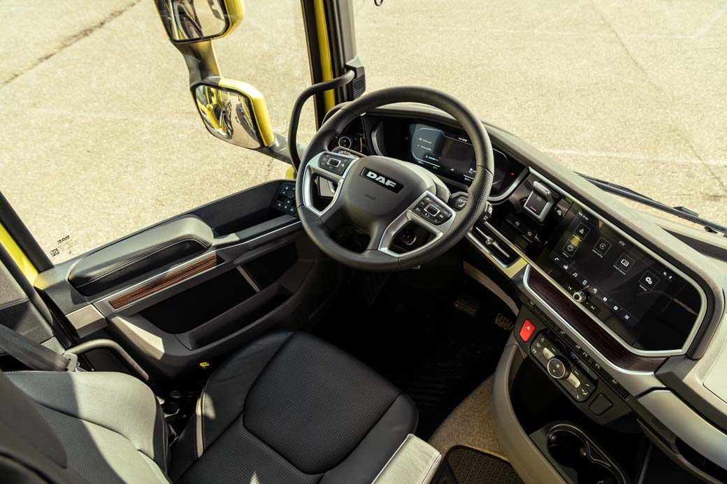 La nueva generación de camiones DAF Trucks, en este caso la serie de cabina compacta XD, ofrece un interior de cabina que potencia el confort y la máxima visibilidad desde el puesto de conducción.