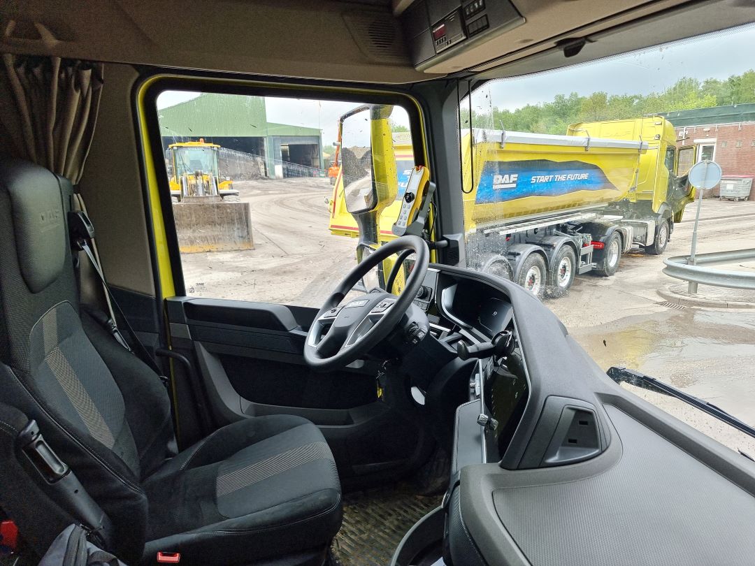 DAF Trucks ofrece unas cabinas muy cómodas y siempre con el mismo puesto de conducción comunes a las series XD, XF y XG.