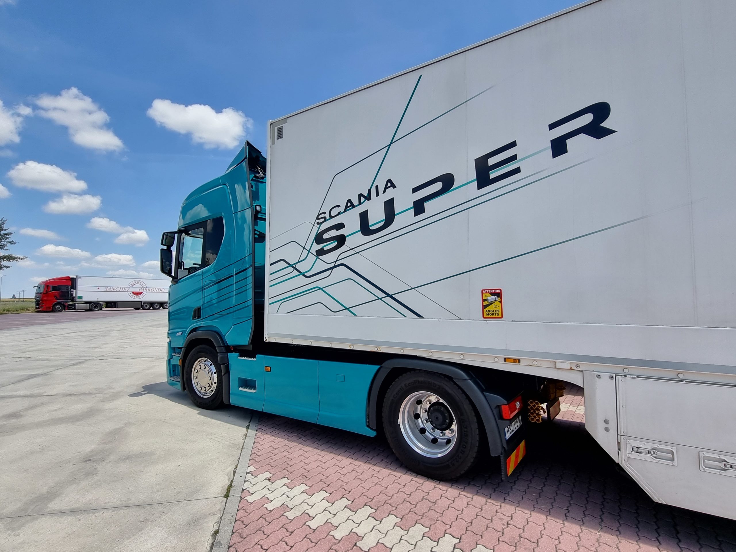Scania se ha superado en cuanto a eficiencia con las prestaciones de su tractora 460 R de la serie Súper.