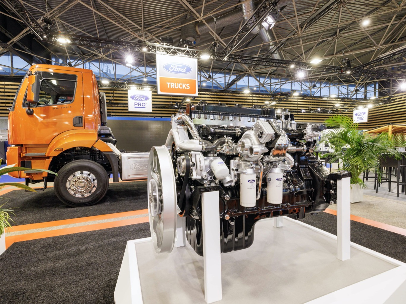 Ford Trucks también ha mostrado en Solutrans 2023 un motor térmico preparado para funcionar con gas HIdrógeno en su programa sobre transporte cero emisiones.