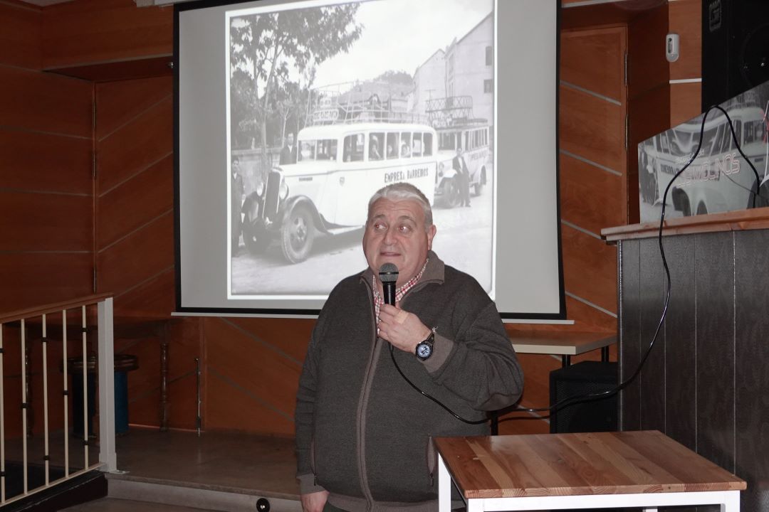 Javier Vivanco , en la presentación de su futuro libro sobre Autobuses Barreiros