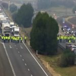 El campo protesta y corta carreteras