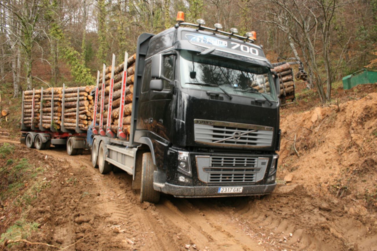 En 2011 vivimos de primera mano el transporte forestal a bordo de un Volvo FH16 6X4 de 700 CV.