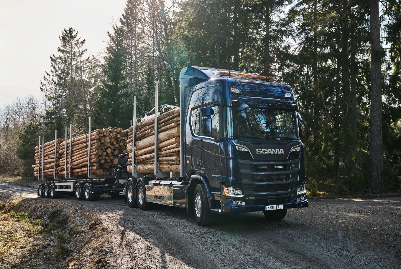Scania potencia su V8 para los duotráilers y los mega camiones
