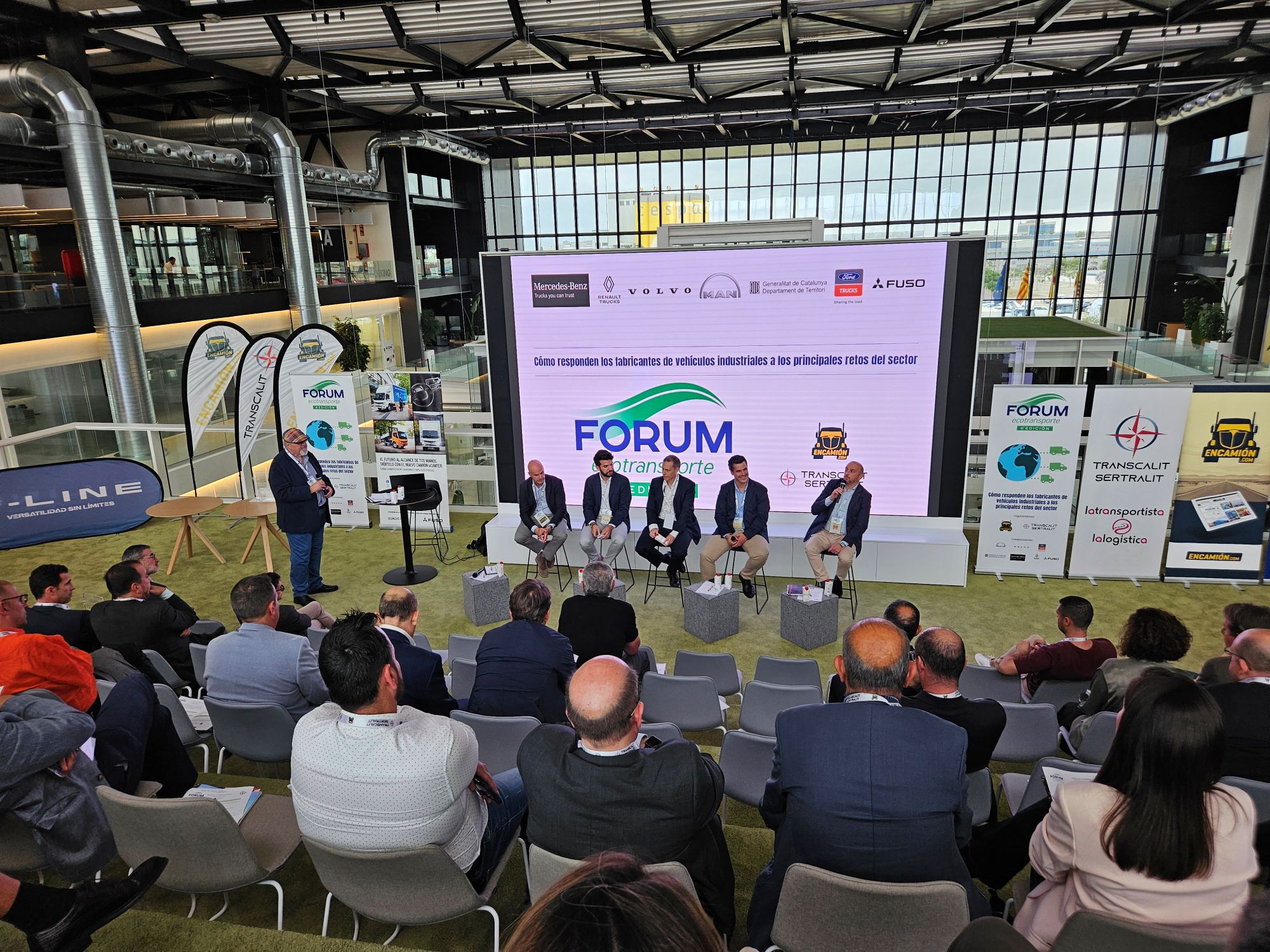 El debate organizado desde Encamion.com fue moderado por Joan Garriga y contó con la participación de: Sergio Jerónimo, de Man Truck & Bus; Rolando Gil, gerente de Área de Ventas en Ford Trucks España; Pedro Santiago Pastor, gerente de Flotas en Daimler Truck; Sergi Pons jefe de ventas en Volvo Trucks Centers Cataluña; e Ignacio LascoZ, director de ventas España de Renault Trucks.