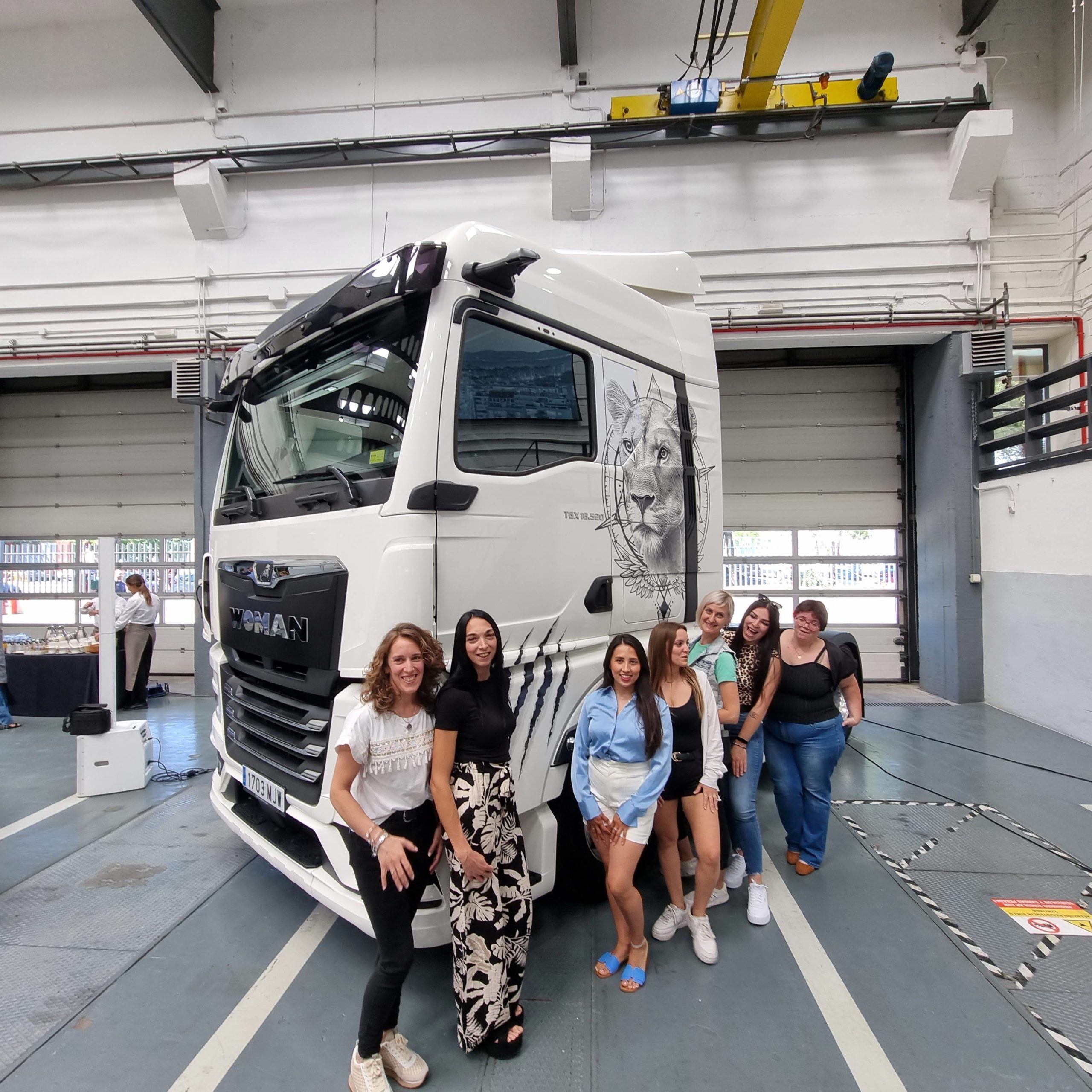 Las "Leonas" de MAN Truck & Bus Iberia ya son camioneras con todas las de la ley tras superar la 4ª convocatoria del programa WoMAN.