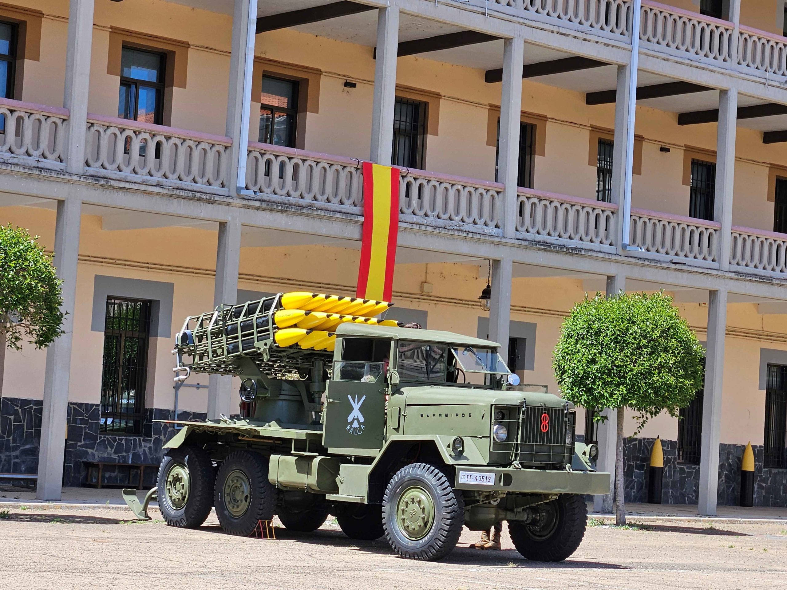 Del Barreiros Panter, camión 6X6 militar, exisitió una versión lanzacohetes. 