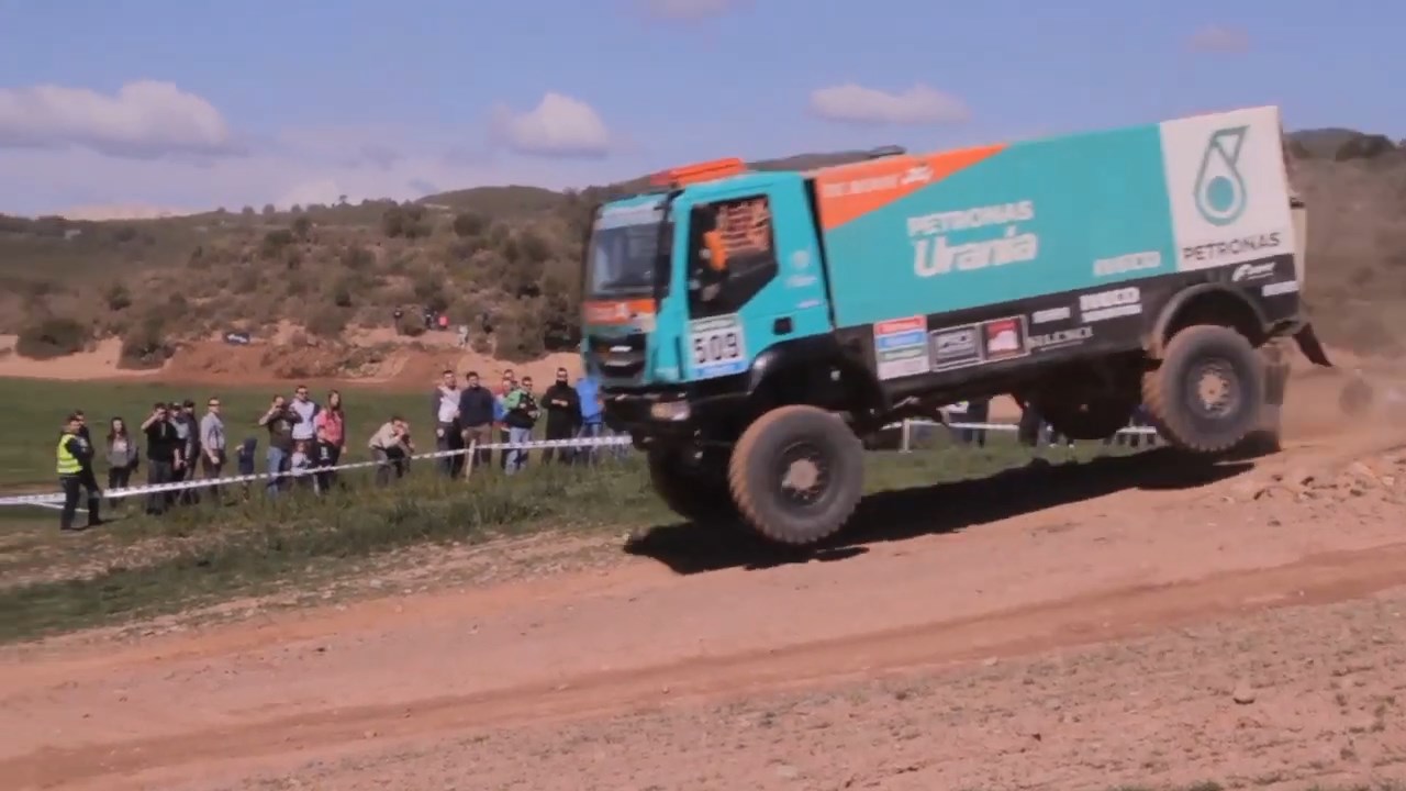 Camión IVECO todoterreno de dos ejes en configuración 4X4.