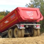 CHASIS y CONFIGURACIONES de un CAMIÓN: 4X2, 6X2, 8X4, 10X6… ¿CONOCES SU SIGNIFICADO? Camión dúmper 4 ejes chasis rígido en configuración todoterreno 8X4.