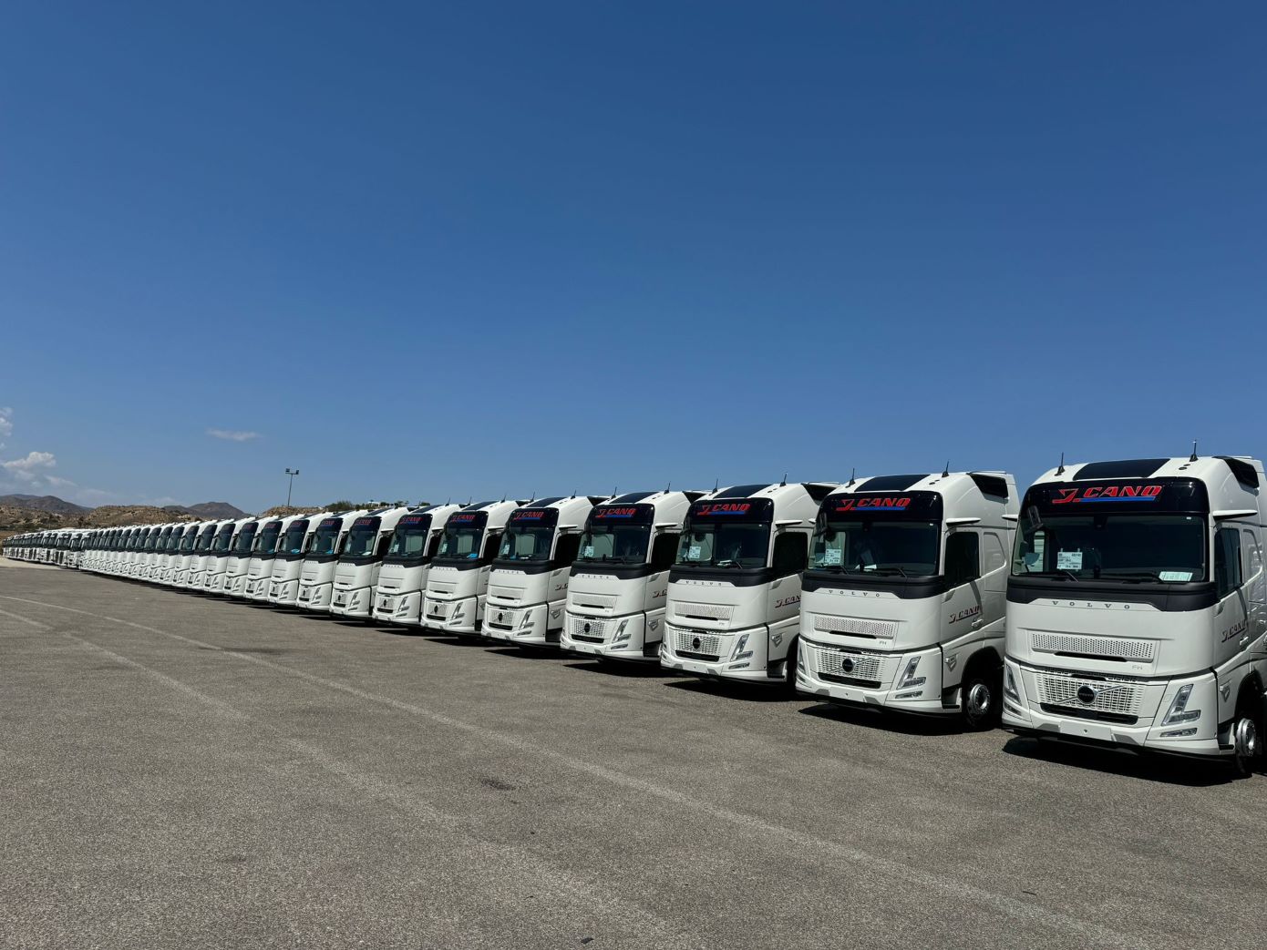 100 Volvo FH Aero para transportes JCano