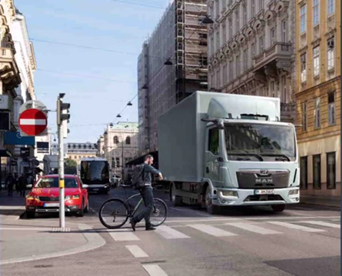 En el salón IAA 2024 MAN Truck & Bus desvela su camión eléctrico ligero eTGL.