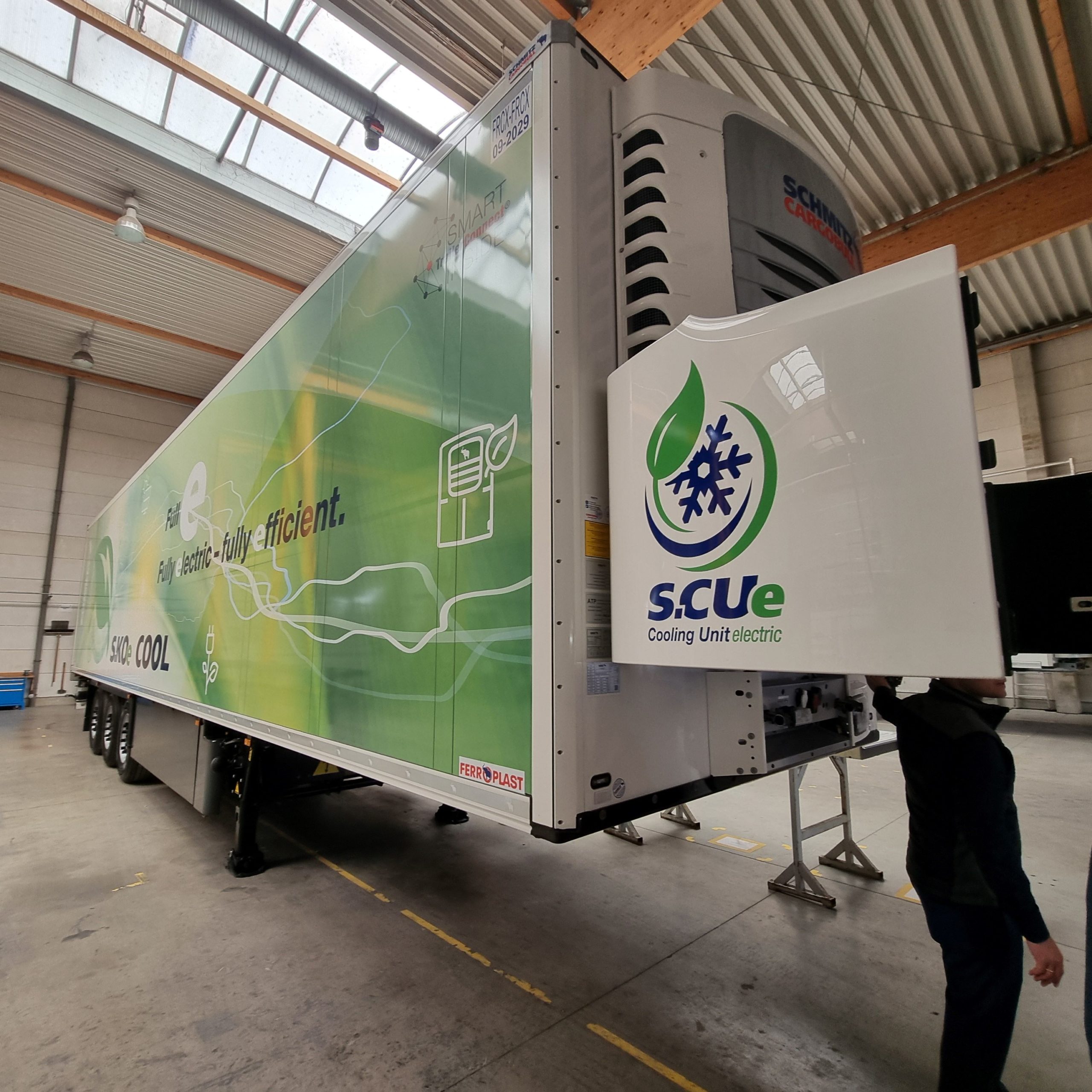 Schmitz Cargobull ya dispone de semis con equipo de frío eléctrico y un eaxle que permite recargar su batería. 