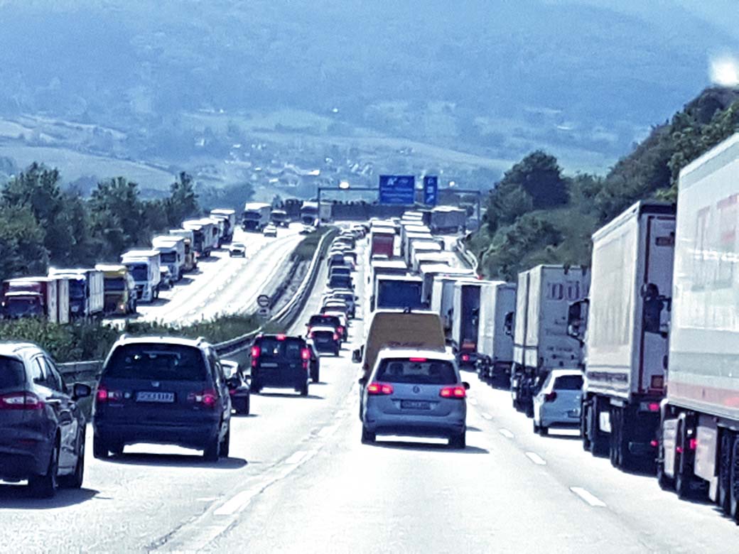 Los nuevos controles terrestres en las fronteras de Alemania dificultarán el transporte internacional de mercancías. 