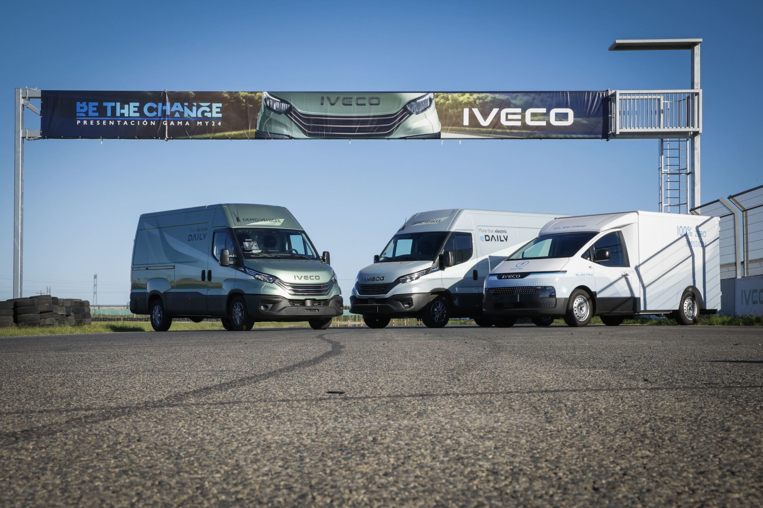 La familia IVECO de ligeros suma al furgón Daily y su equivalente eléctrico eDaily el nuevo IVECO eMoovy cero emisiones.