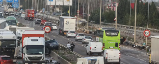 ¿PUEDO CIRCULAR CON MI CAMIÓN POR LA A-3 A7 Y AP7 DE LA COMUNITAT VALENCIANA? Se está trabajando para despejas las vías de la Comunitat Valenciana de los millares de vehículos de todo tamaño que allí quedaron abandonados tras la riada.