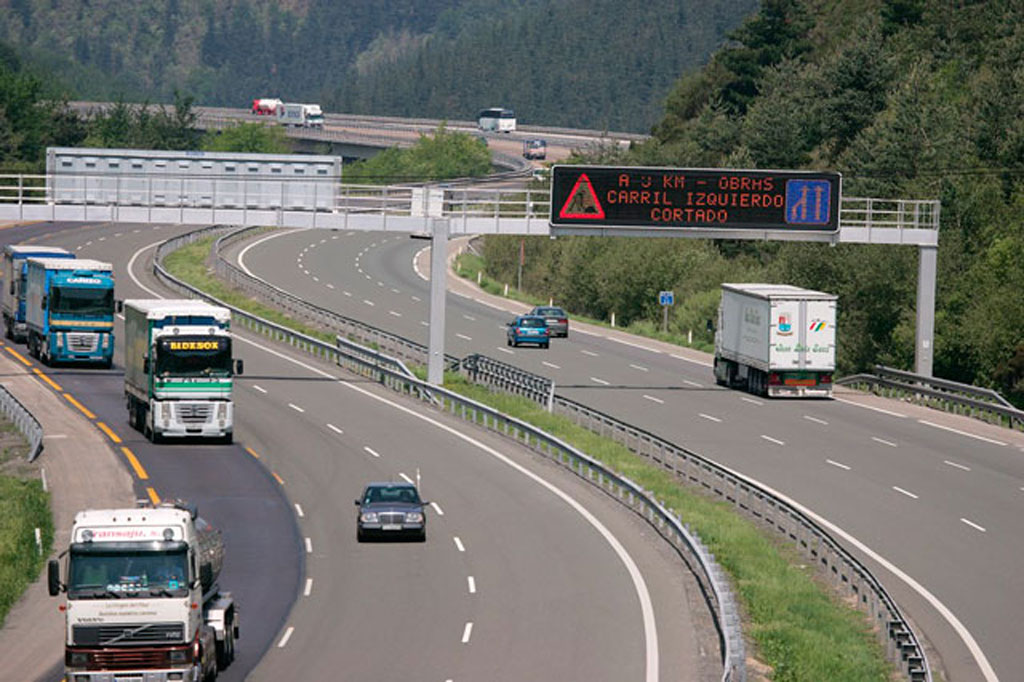 El transporte de mercancías por carretera es un sector de la economçia en crecimiento y que demanda un número creciente de profesionales.