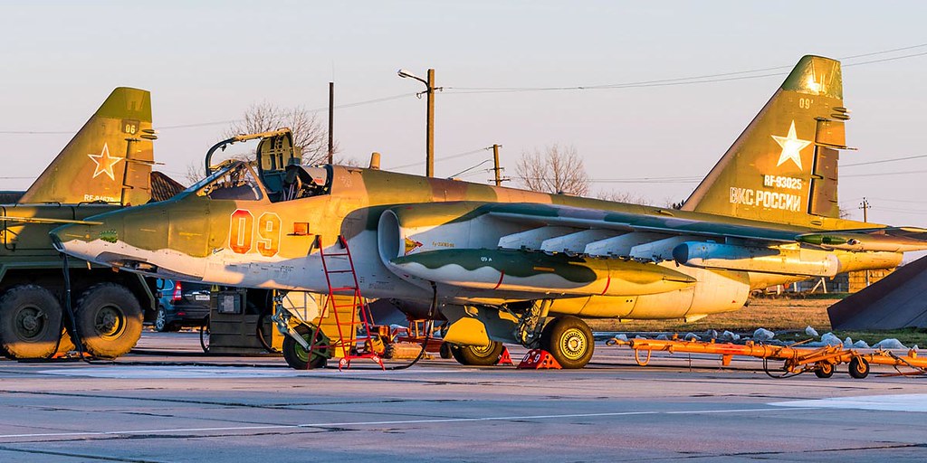 Caza de ataque Su-25 de la Fuerza Aérea Rusa como el destruido tras embestirle un camión Kamaz ruso conducido por el soldado Erlikh.