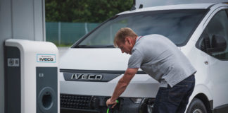 Iveco eMoovy: El futuro del transporte urbano sostenible Estación de carga del IVECO eMoovy