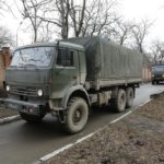 Camión KAMAZ 6X6 contra un CAZA DE ATAQUE SU-25 Kamaz 6X6 militar ruso que ha protagonizado curiosa anécdota en Crimea.