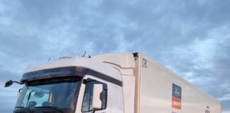 Prueba Ford Trucks F Line 1845 T trailer frigo 34 T Nos pusimos al volante de la tractora Ford Trucks F-LINE 1845 T con 450 CV y 2.300 Nm junto a su caja de cambios Ecotorq de 16 relaciones cargada hasta las 34 T de peso total en marcha.